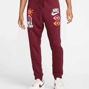 Nike Men's Maroon Graphic Joggers